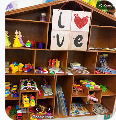 Sala de espera decorada para niños en Madentix